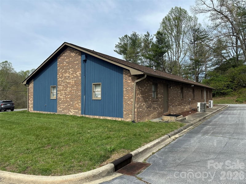 2920 Haywood Rd, Hendersonville, NC 28791