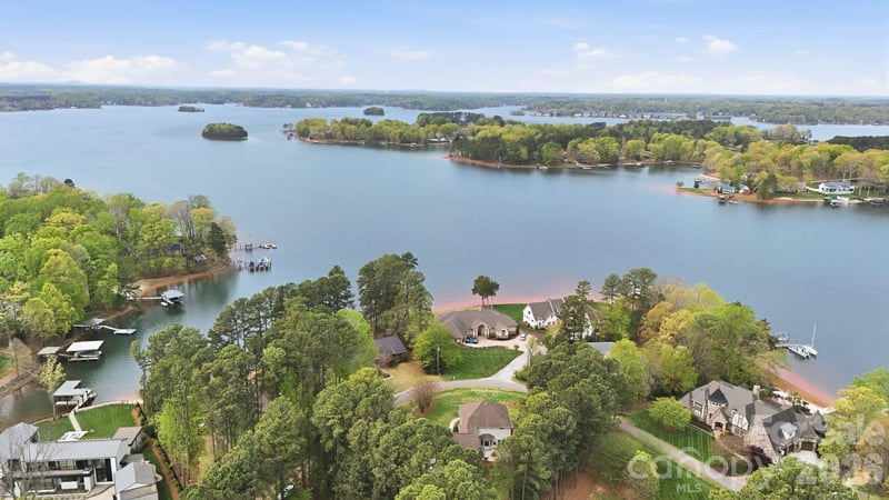151 Yellow Jacket Cir, Mooresville, NC 28117