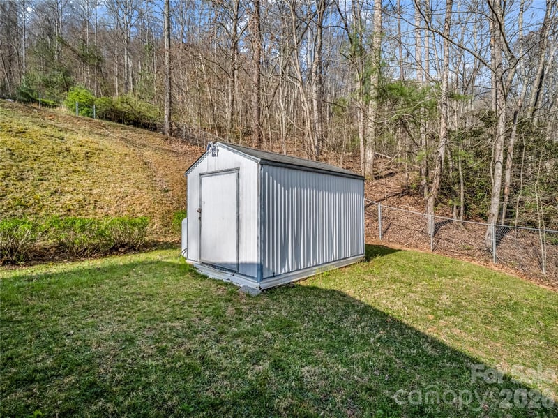 48 Laurel Cove Rd, Leicester, NC 28748