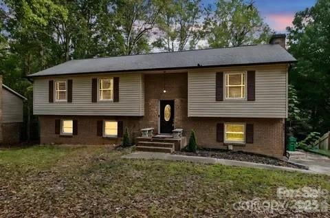 7414 Castlebar Rd, Charlotte, NC 28270