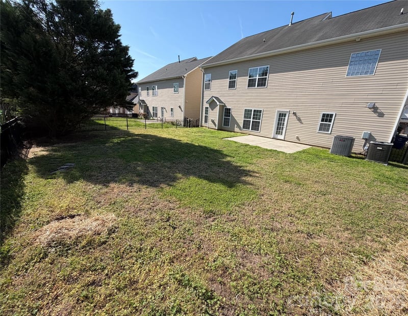3215 Shadowy Retreat Dr, Matthews, NC 28104