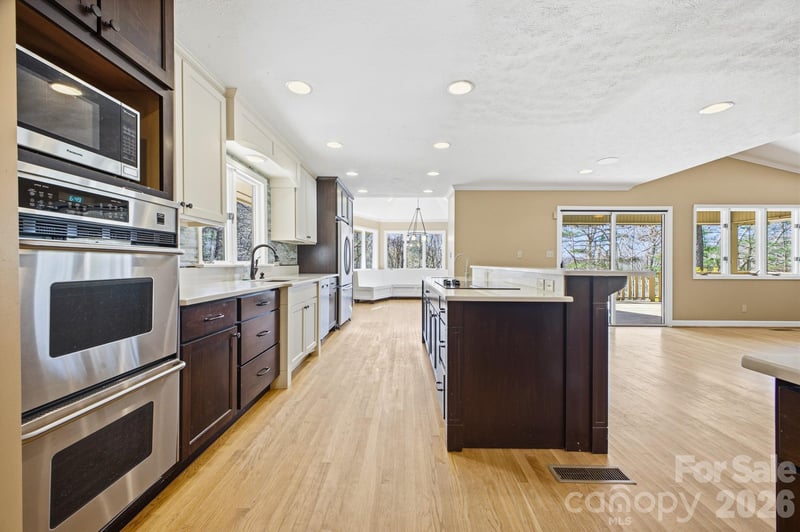 8 Covewood Rd, Asheville, NC 28805