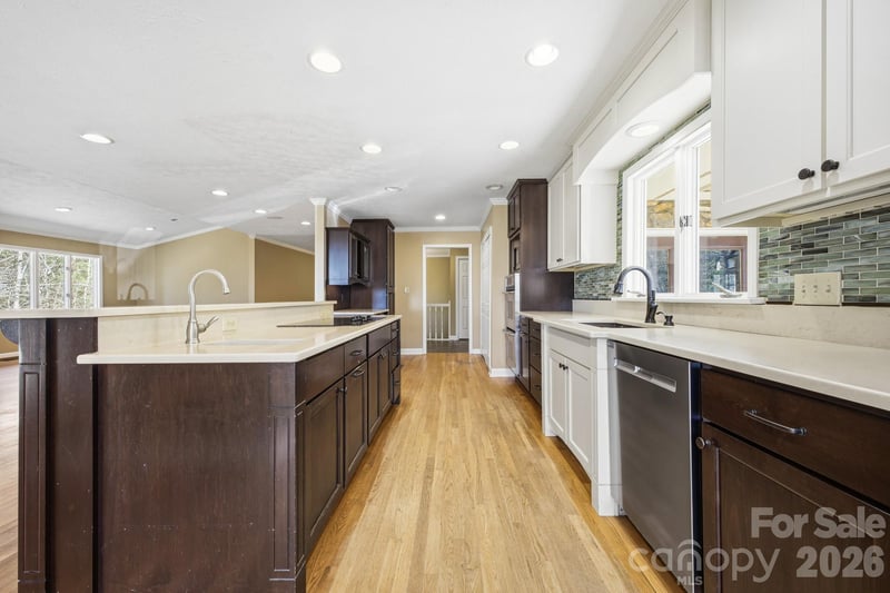 8 Covewood Rd, Asheville, NC 28805