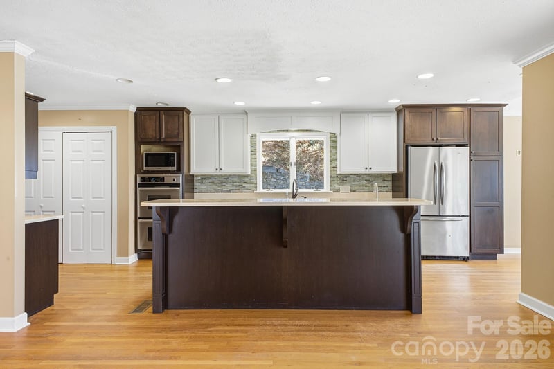 8 Covewood Rd, Asheville, NC 28805