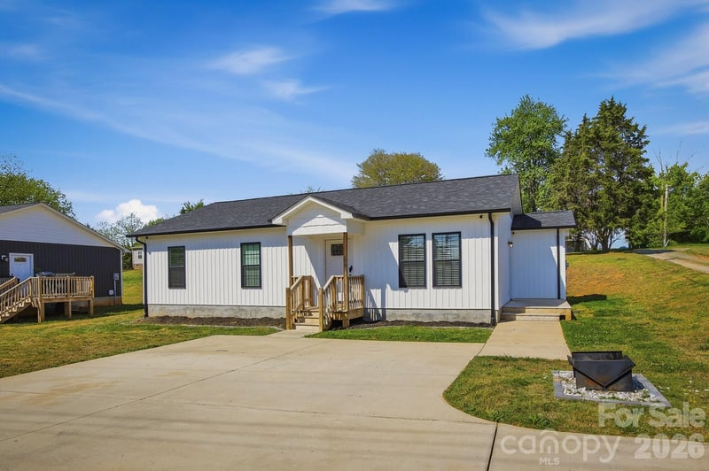 177 Duke St, Granite Falls, NC 28630