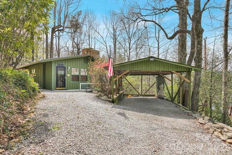 218 Hickory Ln, Lake Toxaway, NC 28747