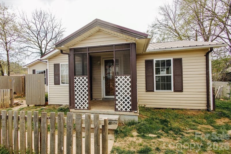 69 Crawford St, Old Fort, NC 28762