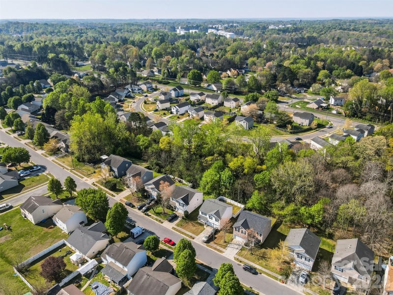 1217 Jordans Pond Ln, Charlotte, NC 28214
