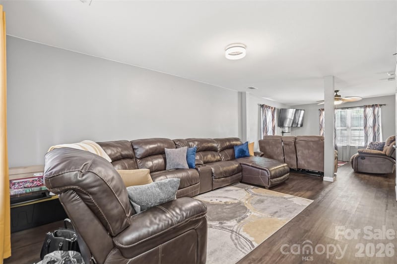 1217 Jordans Pond Ln, Charlotte, NC 28214