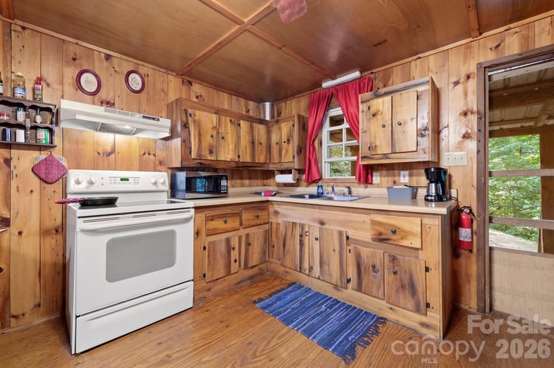 286 Rebel Dr, Hot Springs, NC 28743
