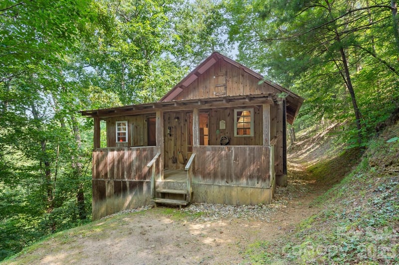 286 Rebel Dr, Hot Springs, NC 28743
