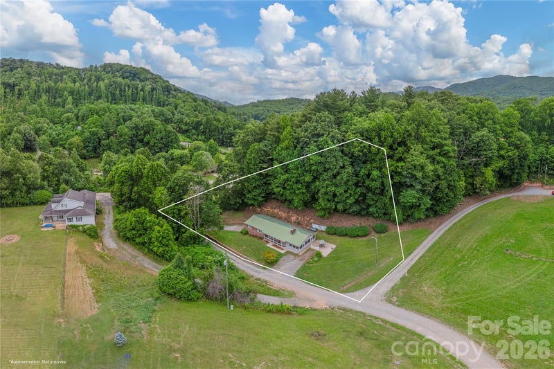 63 Memory Dr, Waynesville, NC 28786