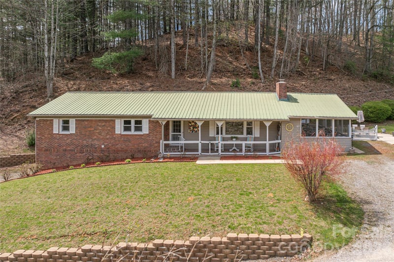 63 Memory Dr, Waynesville, NC 28786