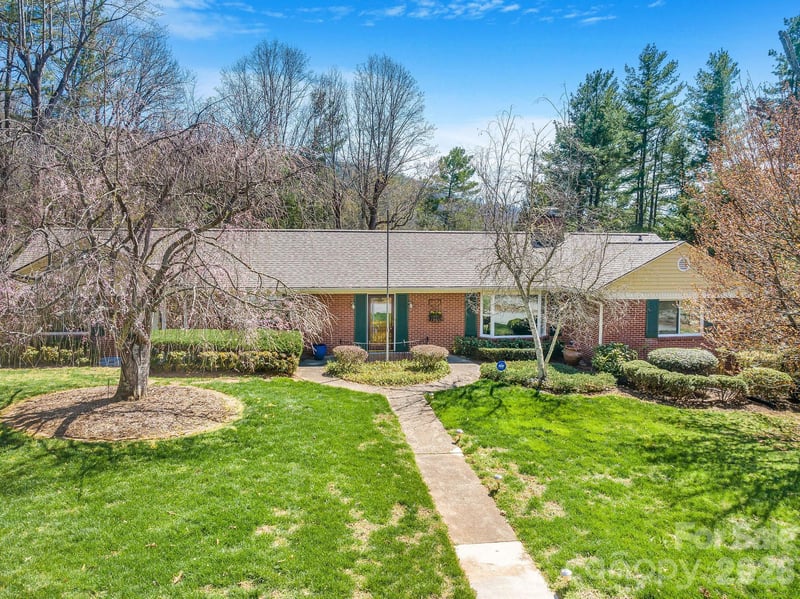 4 Dogwood Rd, Asheville, NC 28804