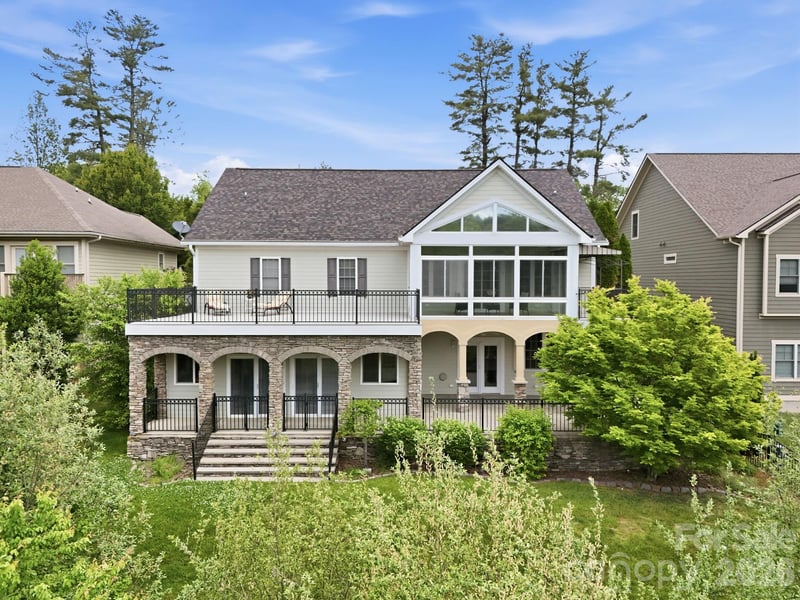 612 Vista Falls Rd, Mills River, NC 28759