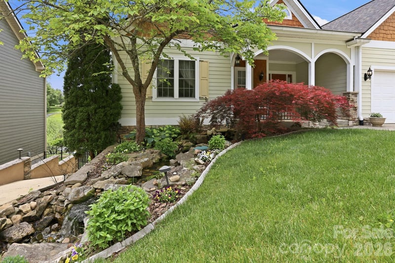 612 Vista Falls Rd, Mills River, NC 28759