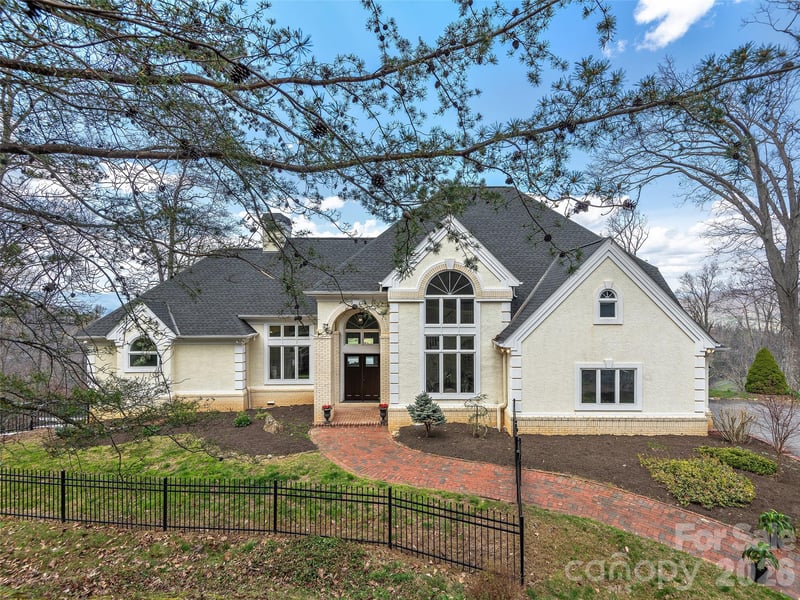 33 Elk Ridge Dr, Asheville, NC 28804