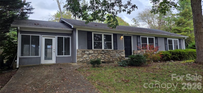 6 Fairway Dr, Asheville, NC 28805