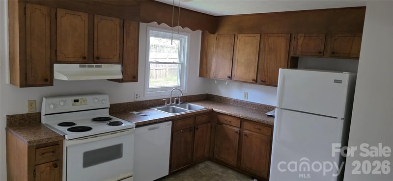 6 Fairway Dr, Asheville, NC 28805