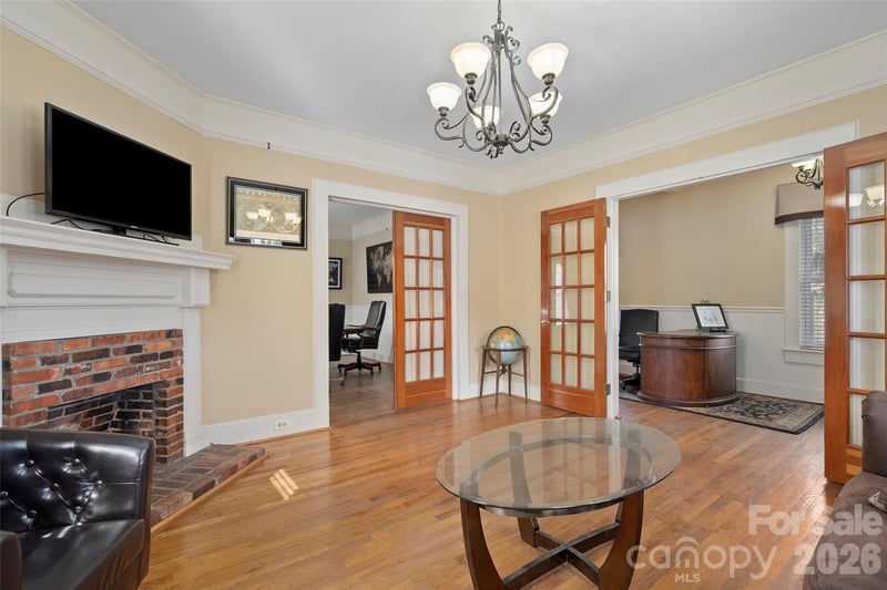89 Walnut St, Waynesville, NC 28786