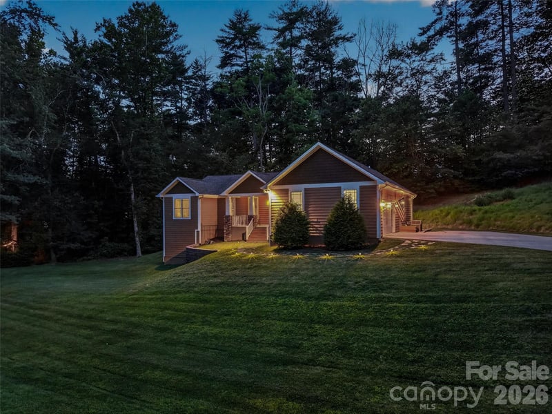 290 Sweetwater Hills Dr, Hendersonville, NC 28791