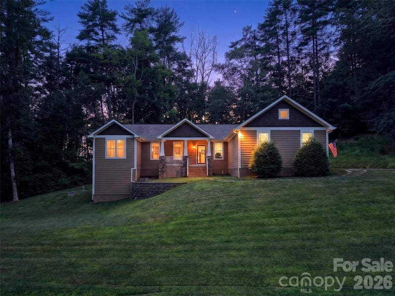 290 Sweetwater Hills Dr, Hendersonville, NC 28791