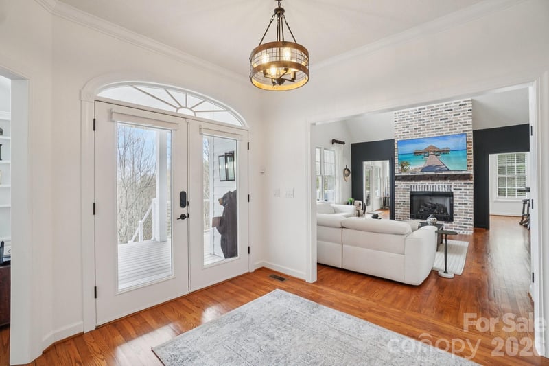 1409 Woodsong Dr, Hendersonville, NC 28791