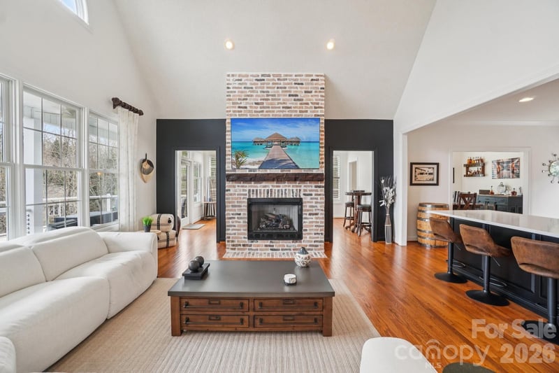 1409 Woodsong Dr, Hendersonville, NC 28791