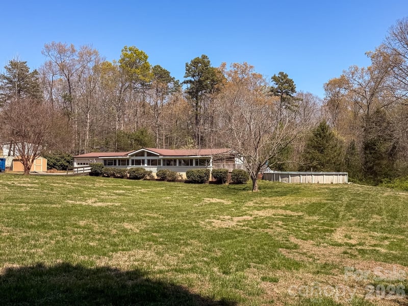2746 Orangewood Ln, Newton, NC 28658