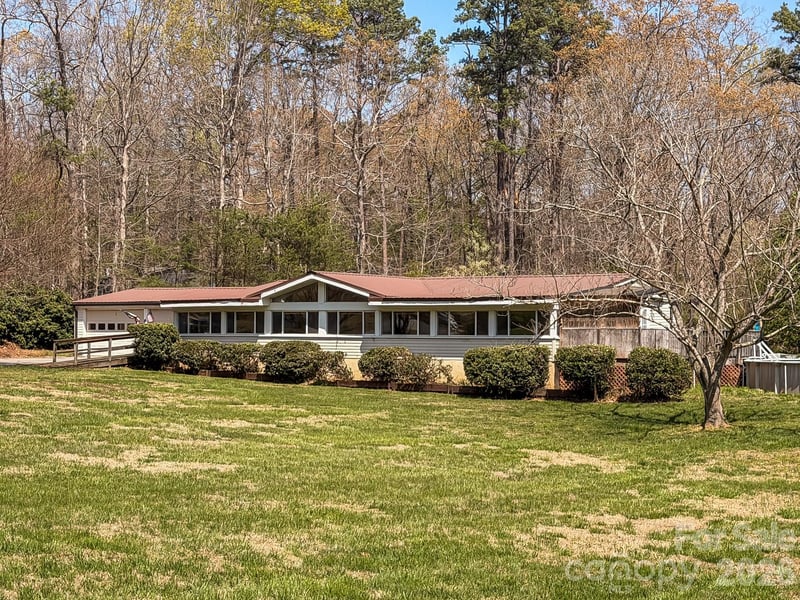 2746 Orangewood Ln, Newton, NC 28658