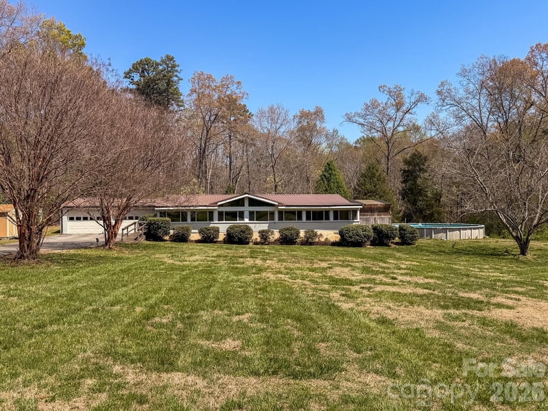 2746 Orangewood Ln, Newton, NC 28658