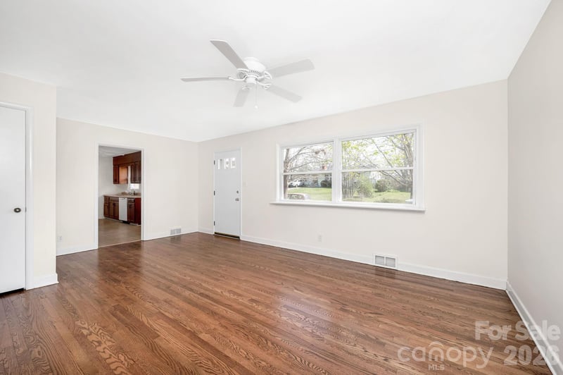 8 Pershing Rd, Asheville, NC 28805