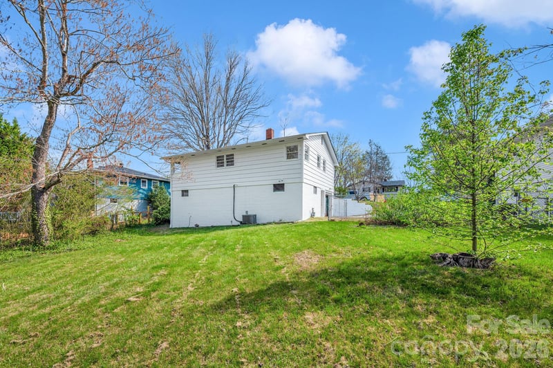 8 Pershing Rd, Asheville, NC 28805