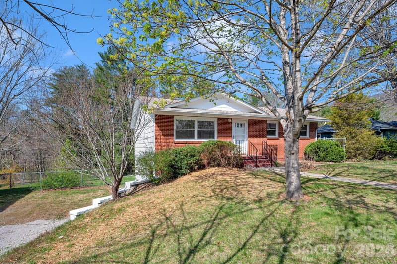 8 Pershing Rd, Asheville, NC 28805