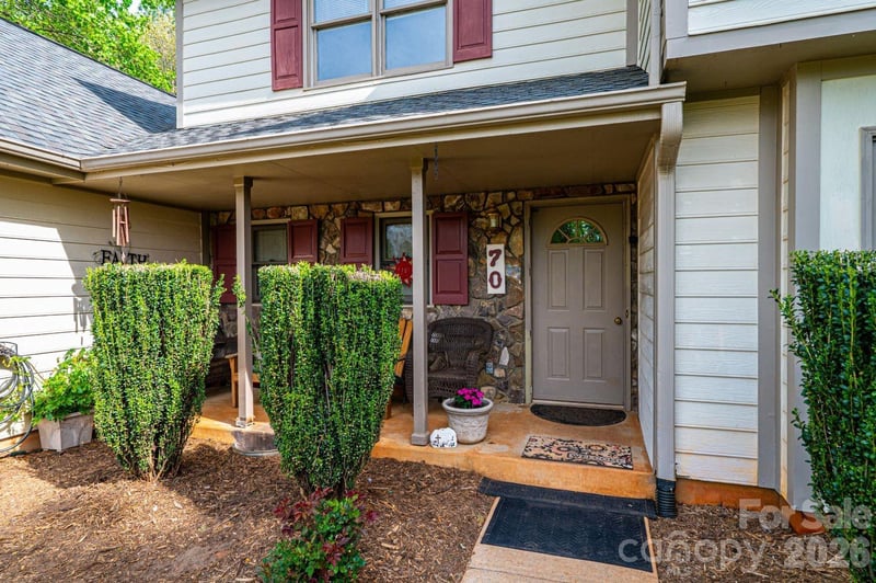 70 Sienna Dr, Hickory, NC 28601