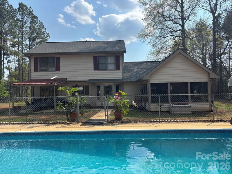 70 Sienna Dr, Hickory, NC 28601