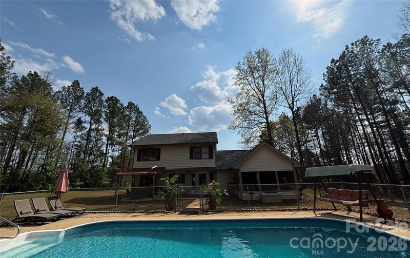 70 Sienna Dr, Hickory, NC 28601