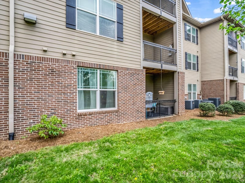 142 Brickton Village Cir #106, Fletcher, NC 28732