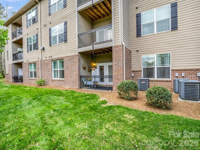 142 Brickton Village Cir #106, Fletcher, NC 28732
