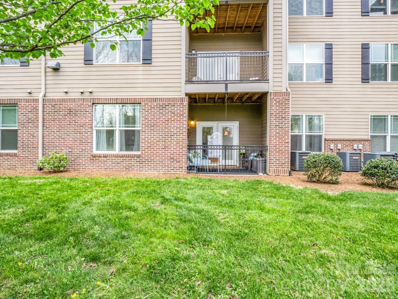 142 Brickton Village Cir #106, Fletcher, NC 28732