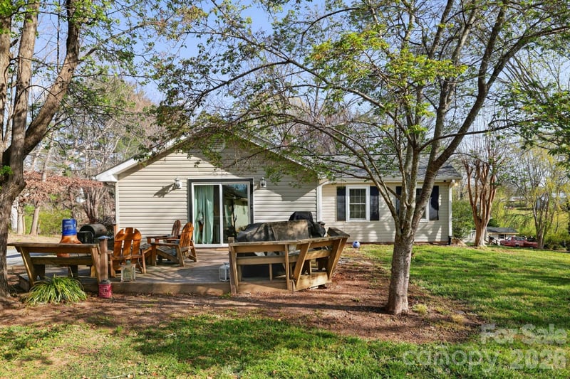 112 Gibbs St, Hendersonville, NC 28739
