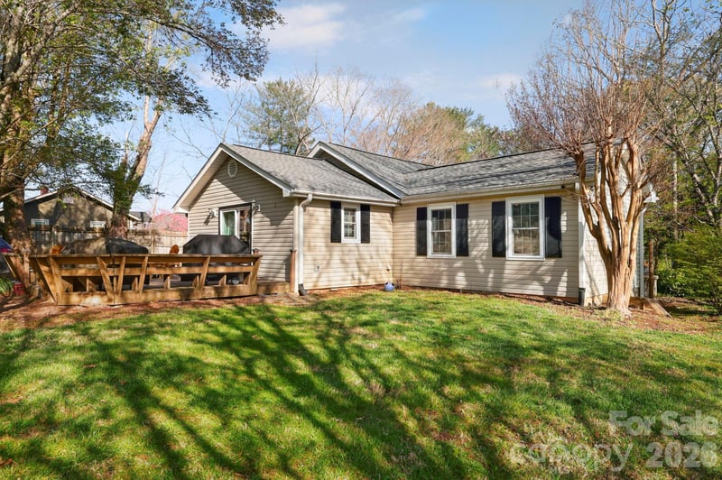 112 Gibbs St, Hendersonville, NC 28739