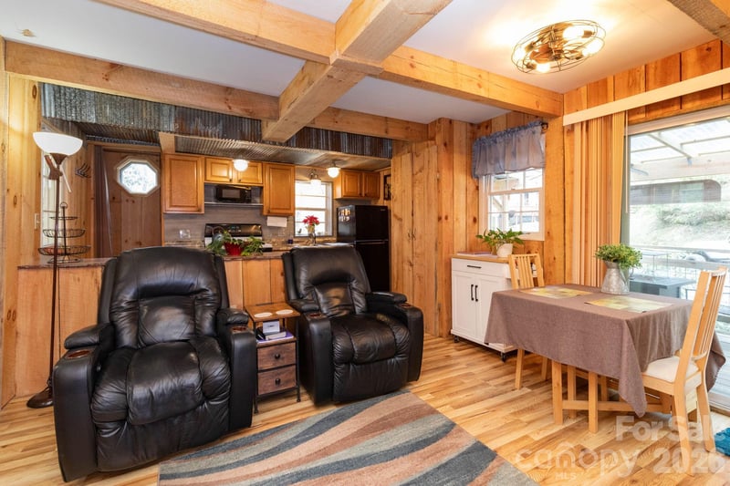 2670 Dicks Creek Rd, Whittier, NC 28789