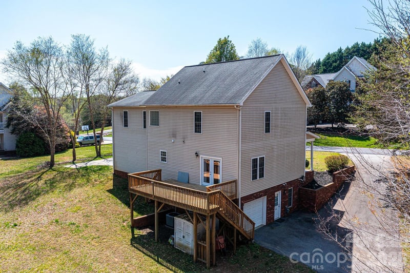 2586 Henry Falls Dr, Hickory, NC 28602