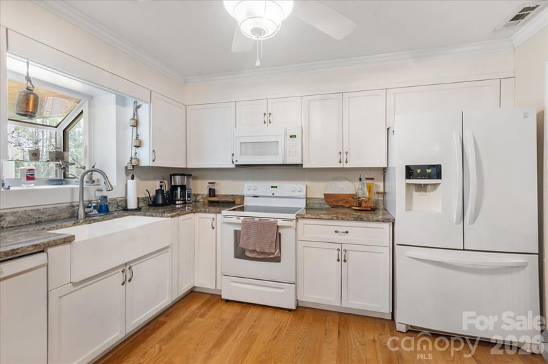 180 Fisher Rd, Brevard, NC 28712