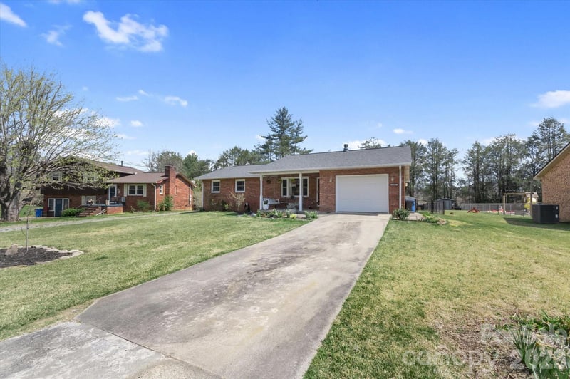180 Fisher Rd, Brevard, NC 28712