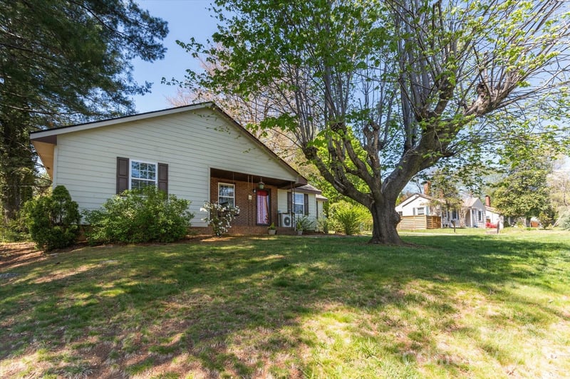 25 Montview Cir, Brevard, NC 28712