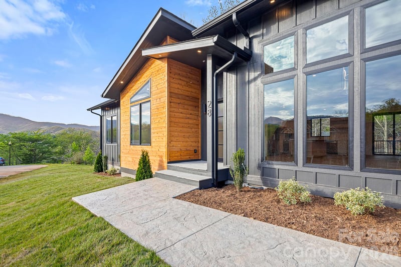 28 Lauren Ln #19, Candler, NC 28715