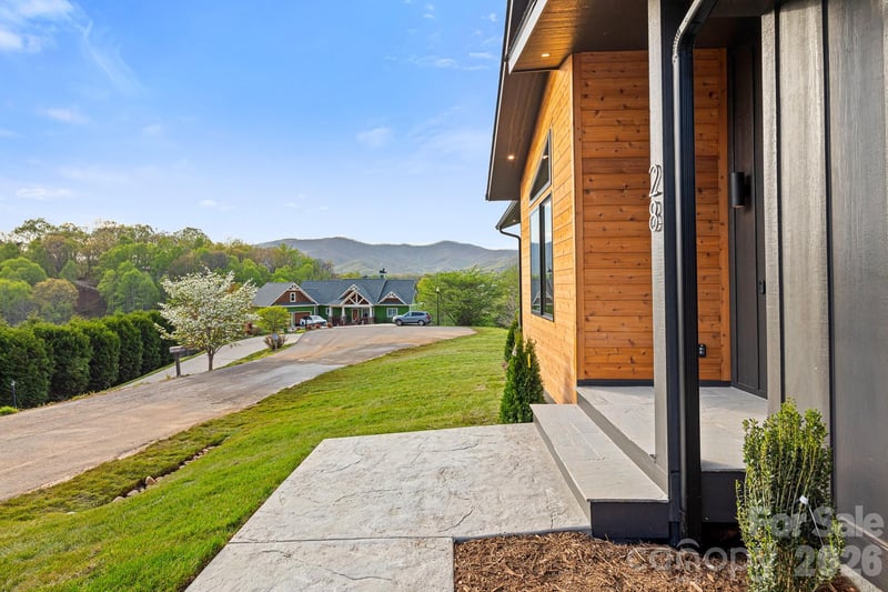 28 Lauren Ln #19, Candler, NC 28715