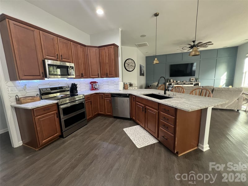 4851 Summerside Dr, Lake Wylie, SC 29710